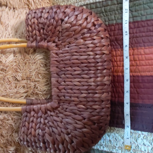 Cute boho wicker bag with wooden handles, lined inside with zipper closure - Picture 3 of 8